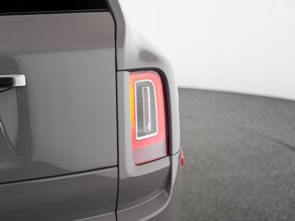 Certified 2024 Rolls-Royce Cullinan AWD/4WD image 44
