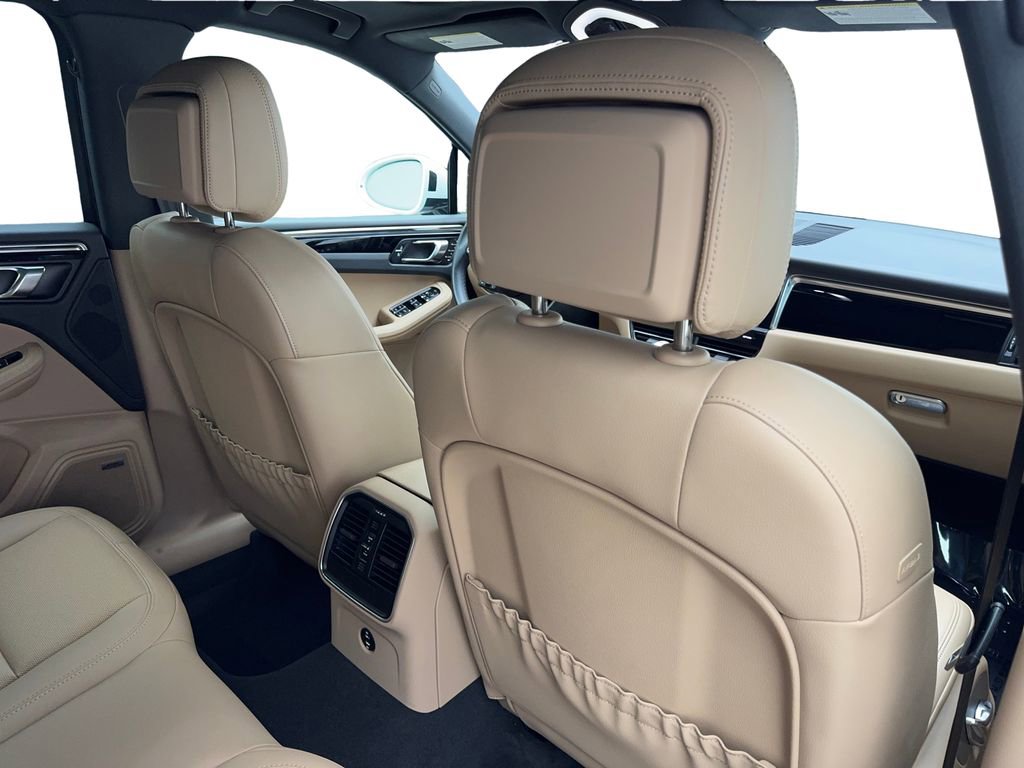 Used 2025 Porsche Macan Turbo image 40