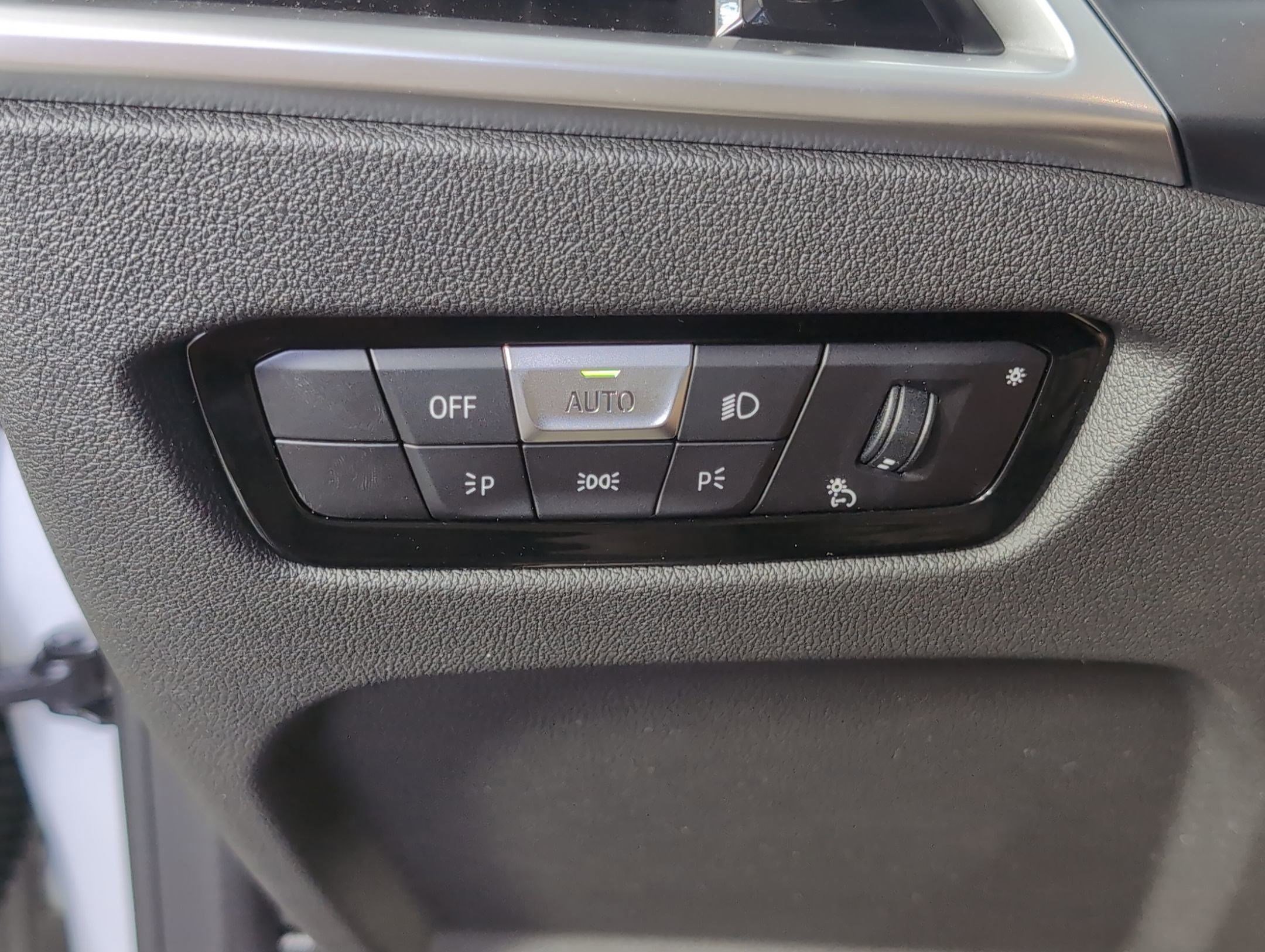 Used 2025 BMW 230i Coupe w/ Convenience Package image 19