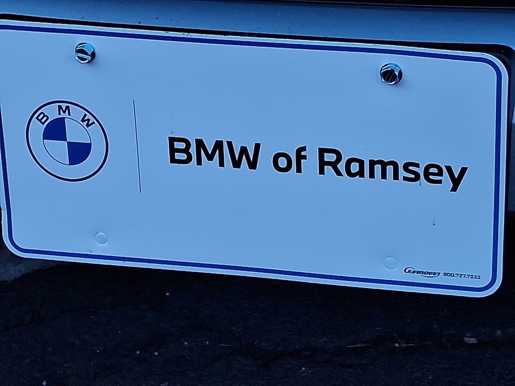 Used 2023 Chrysler Pacifica Touring-L image 30