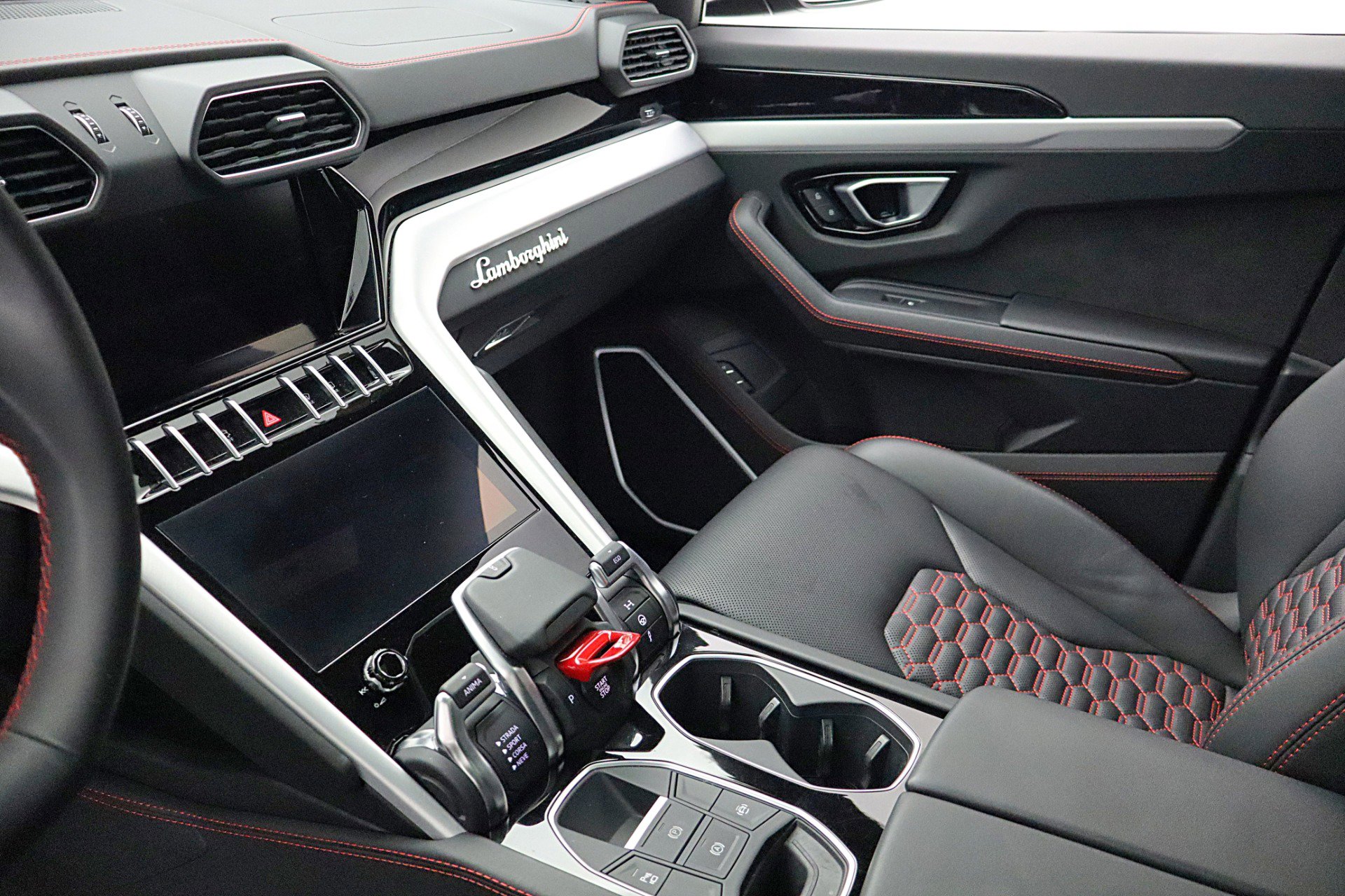 Used 2020 Lamborghini Urus image 30