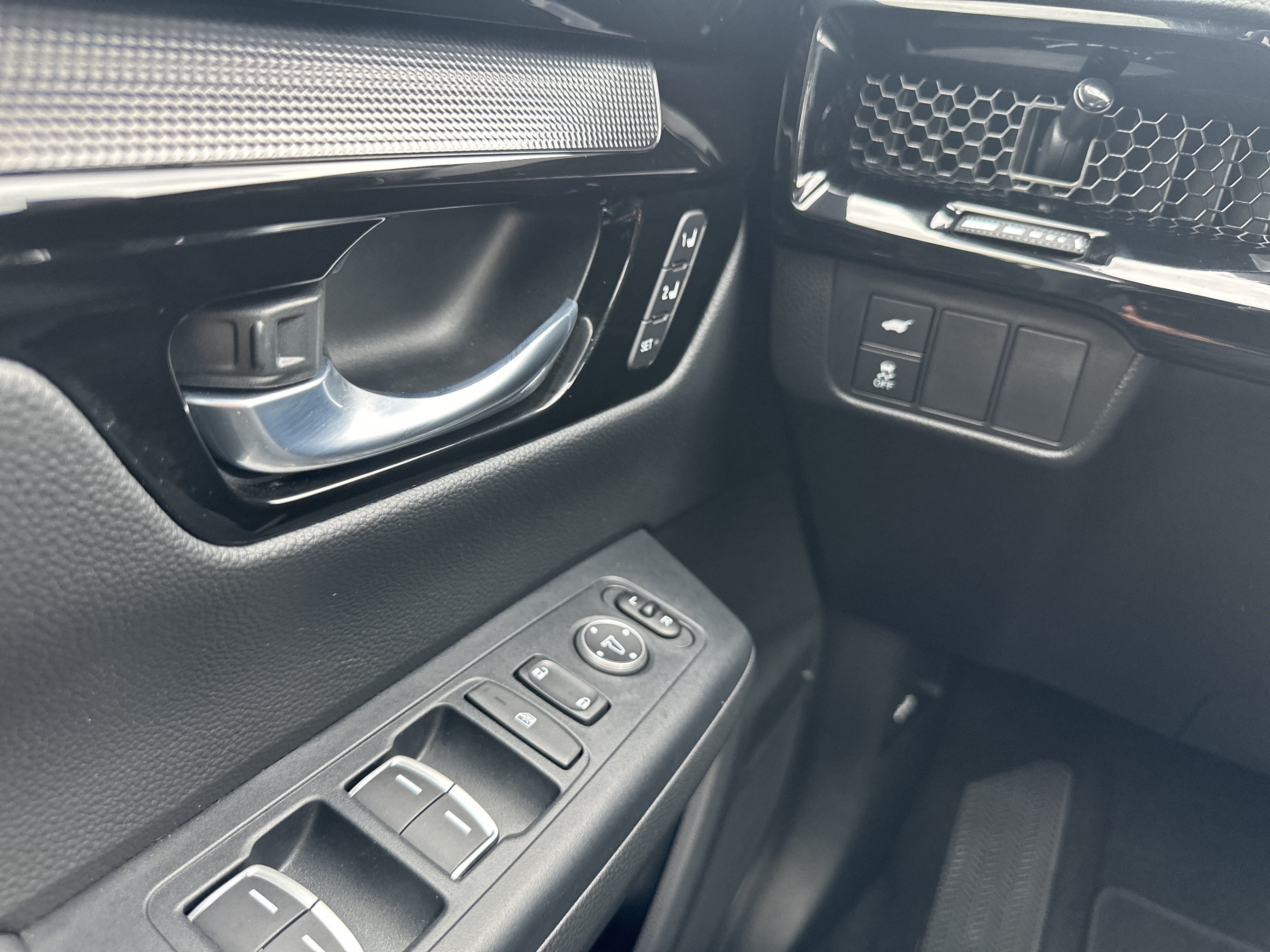 Certified 2025 Honda CR-V Sport Touring image 26
