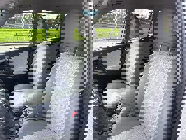 Used 2014 Toyota RAV4 EV FWD image 20