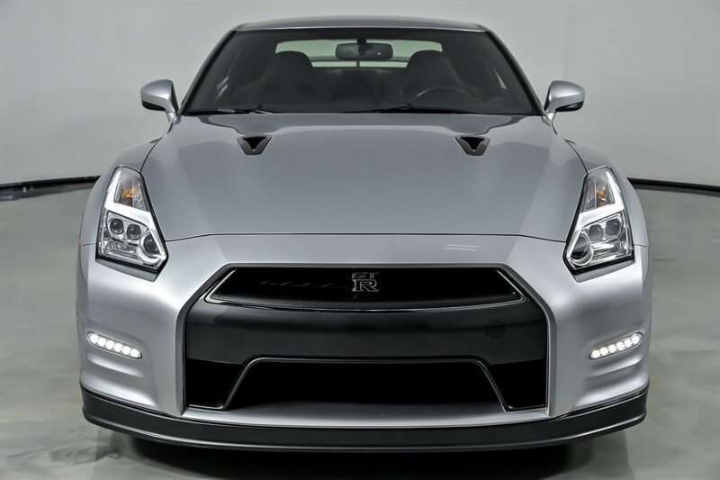 Used 2016 Nissan GT-R Premium AWD/4WD image 5