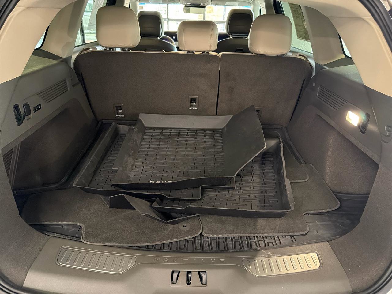 Used 2024 Lincoln Nautilus Reserve w/ Equipment Group 202A image 13