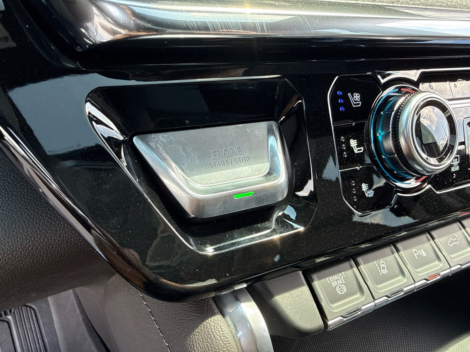 New 2026 GMC Sierra 3500 Denali w/ Technology Package AWD/4WD image 25