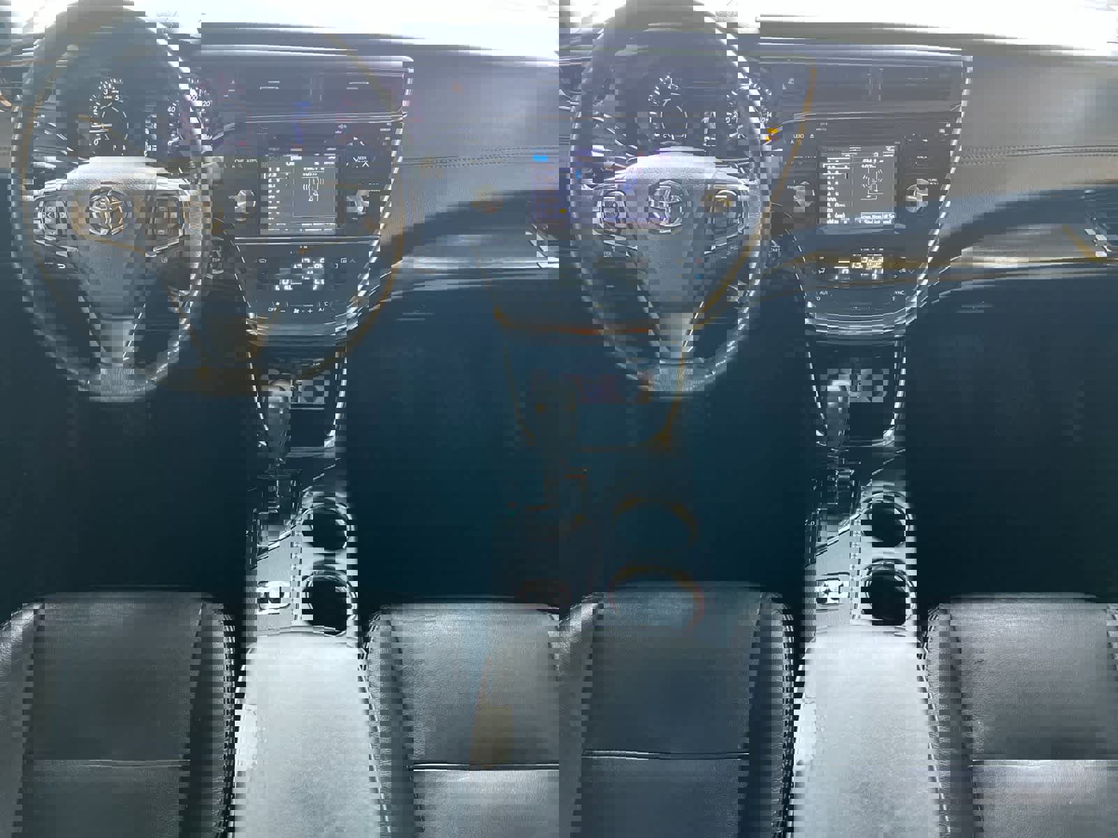 Used 2018 Toyota Avalon XLE image 3