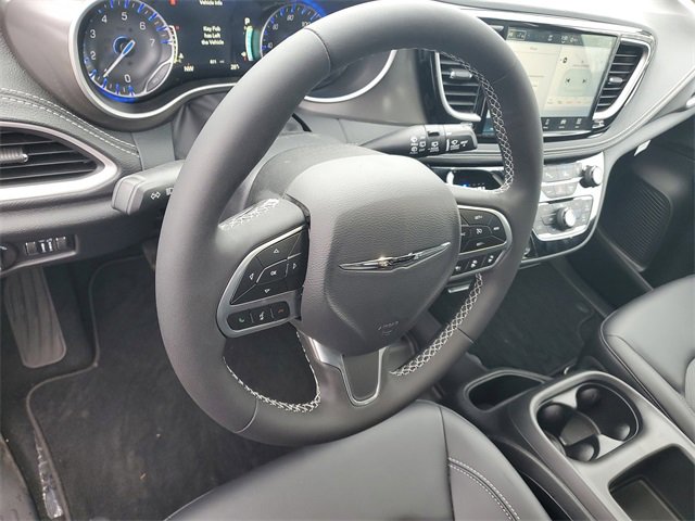 New 2026 Chrysler Pacifica Select image 18