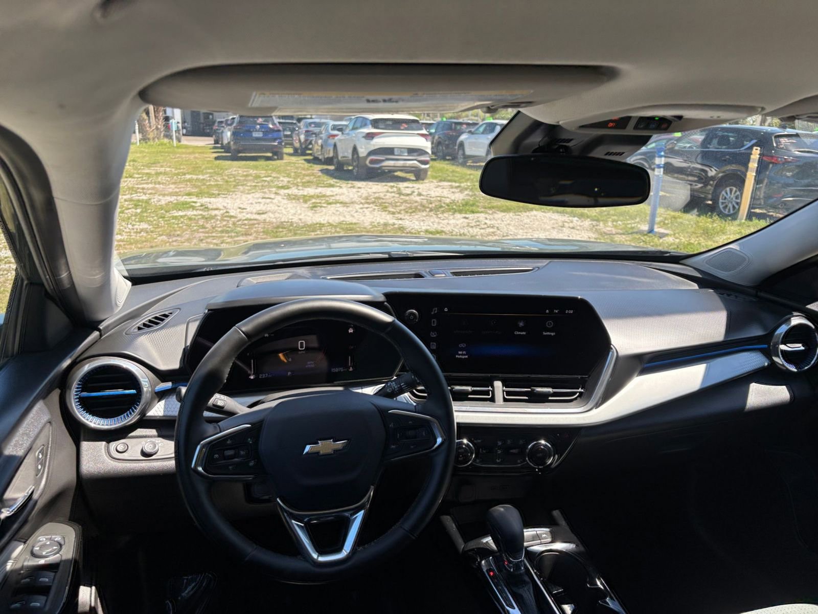 Used 2025 Chevrolet Trax LT w/ LT Convenience Package image 34