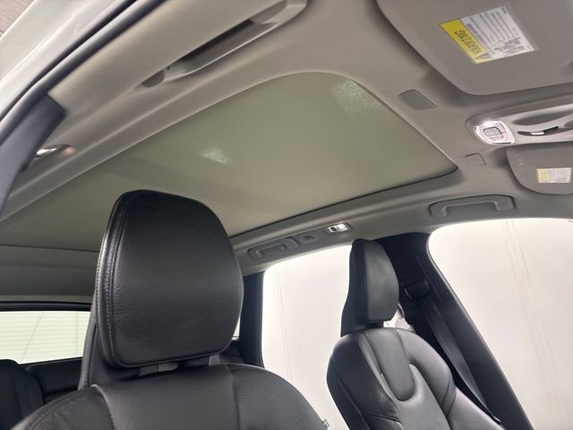 Used 2021 Volvo XC60 T5 Momentum image 18