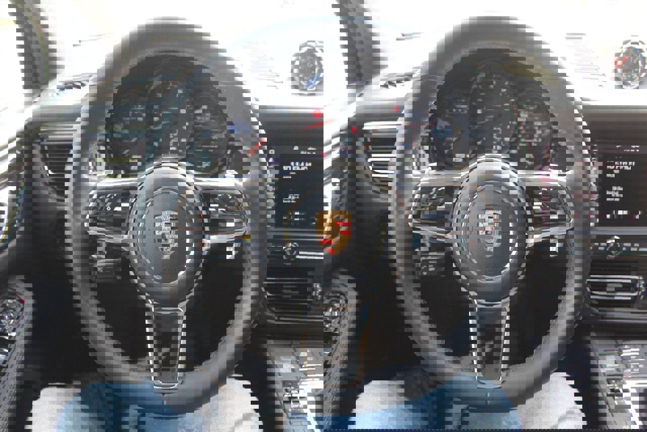 Used 2020 Porsche Macan image 6