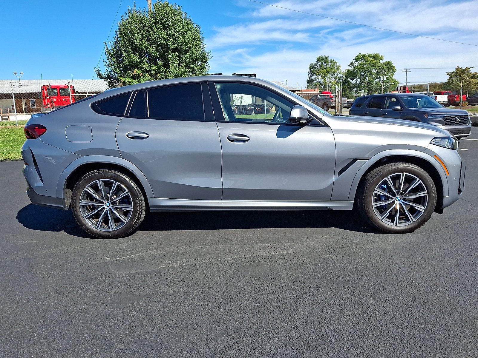Used 2025 BMW X6 xDrive40i w/ Climate Comfort Package AWD/4WD image 7