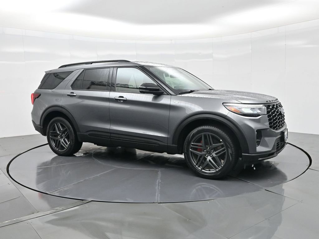 Used 2025 Ford Explorer ST-Line w/ ST-Line Street Pack image 4