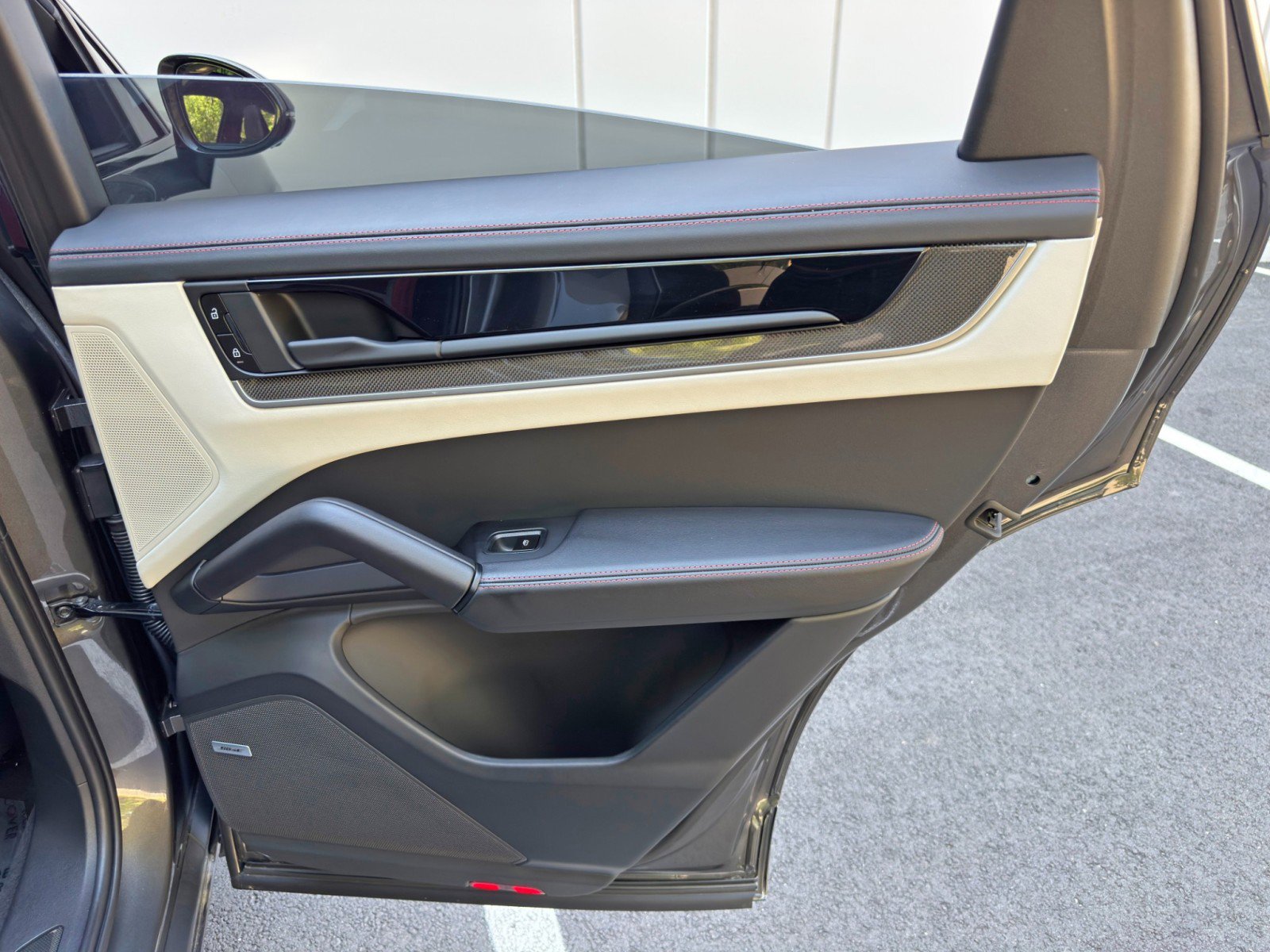 Used 2024 Porsche Cayenne Turbo image 49