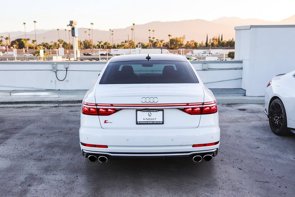 Used 2022 Audi S8 AWD/4WD image 8