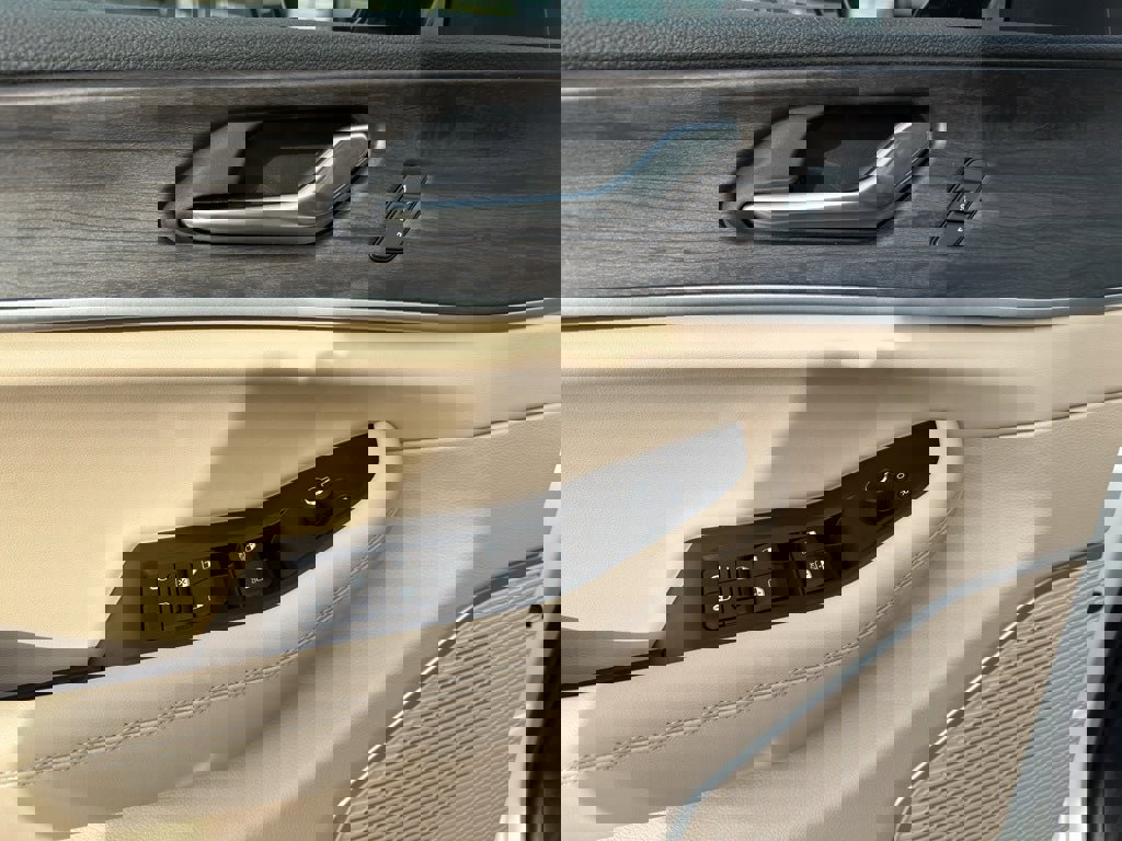 New 2026 Jeep Grand Cherokee Limited w/ Limited Altitude Package image 10