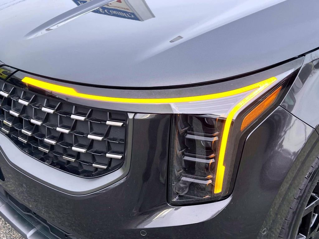 Used 2025 Kia Carnival SX Prestige image 8