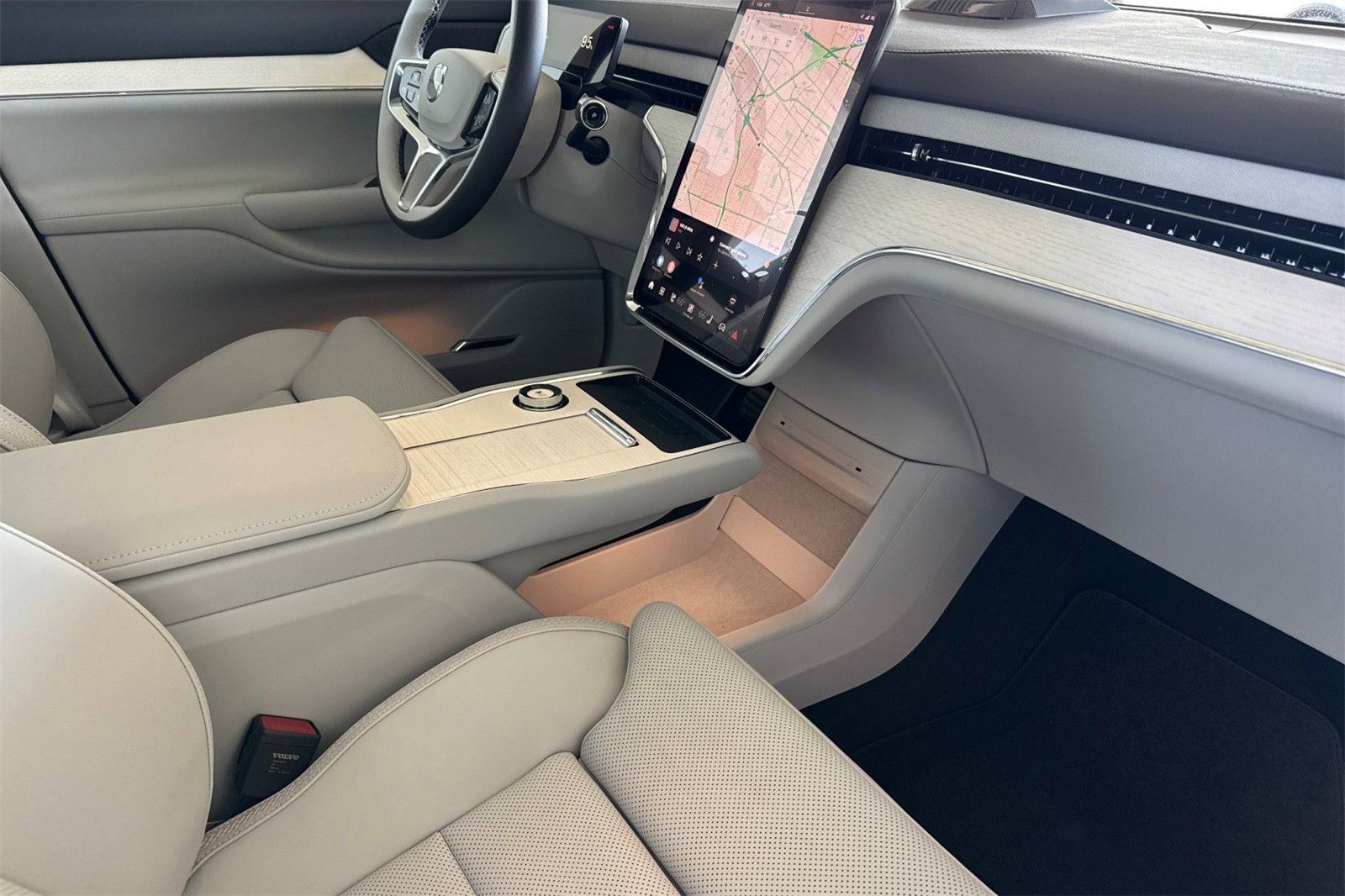 New 2025 Volvo EX90 Plus w/ Protection Package Premier image 16