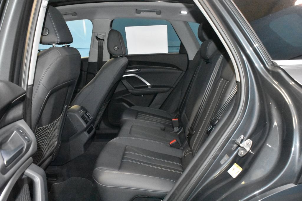Certified 2025 Audi Q5 2.0T Premium w/ Convenience Package image 17