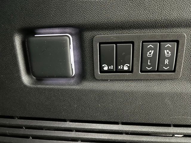 Used 2024 GMC Yukon XL Denali Ultimate image 17