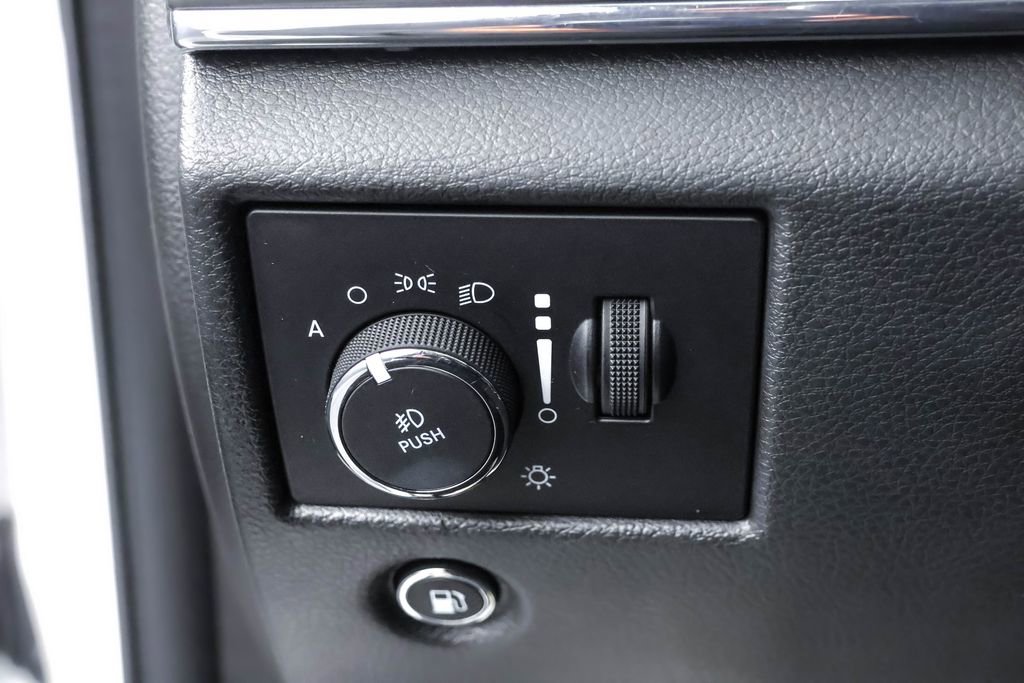 Used 2022 Jeep Grand Cherokee Limited image 18