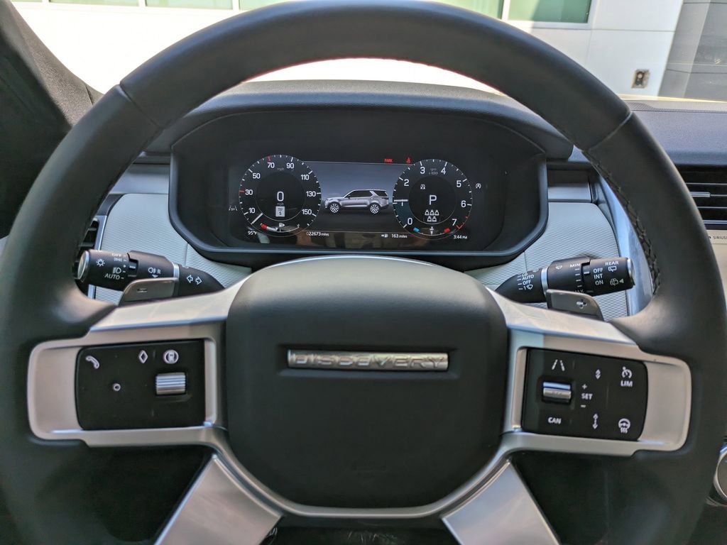 Used 2024 Land Rover Discovery Dynamic SE image 28