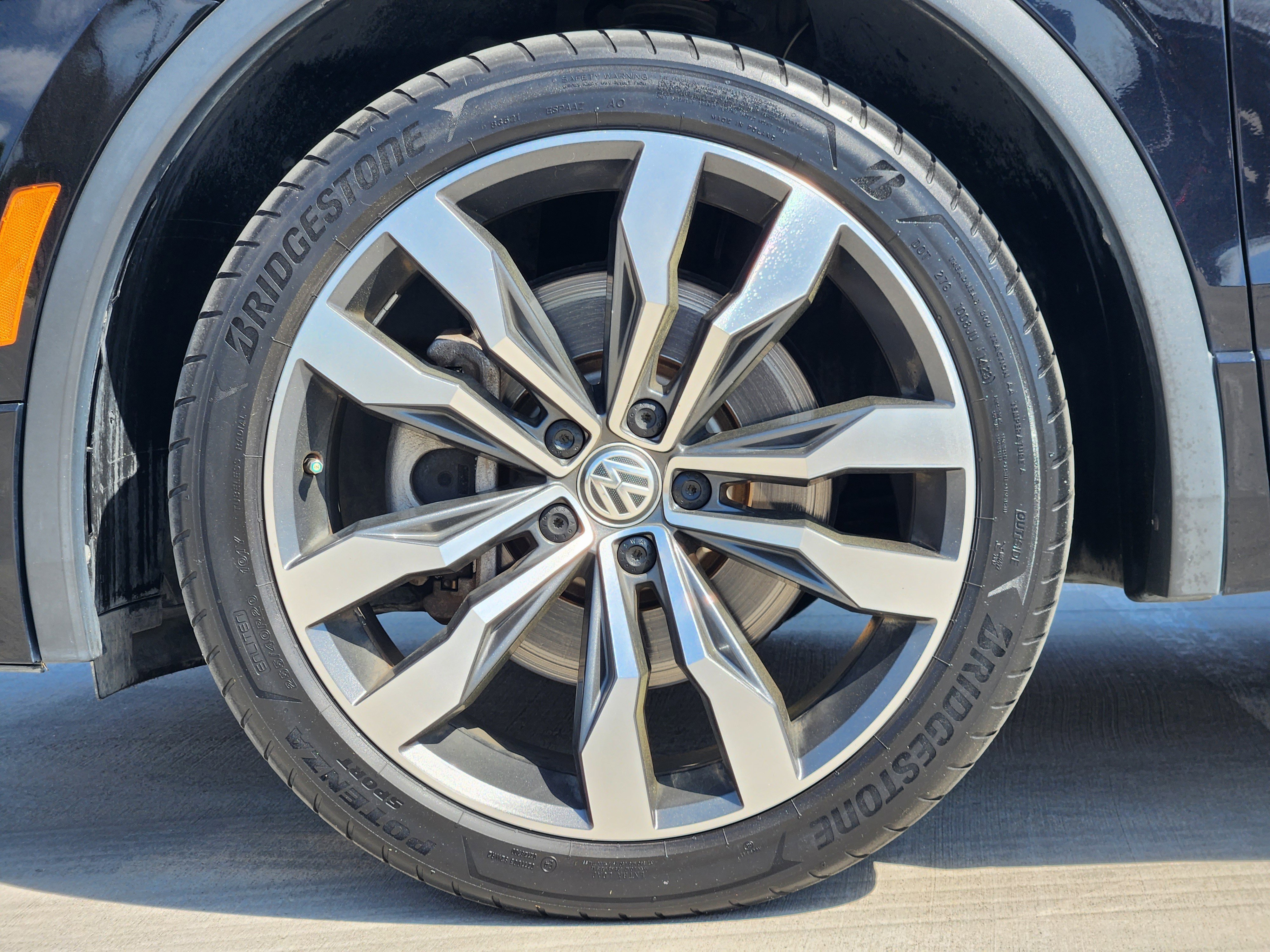 Used 2019 Volkswagen Tiguan SEL Premium image 11