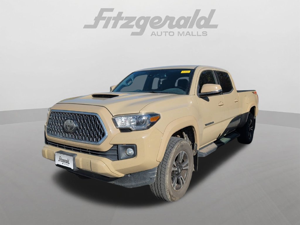 Used 2019 Toyota Tacoma TRD Sport AWD/4WD image 3