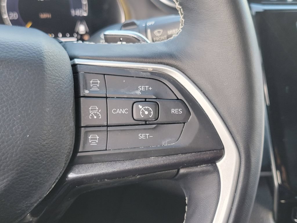 Used 2022 Jeep Grand Cherokee Altitude RWD image 6