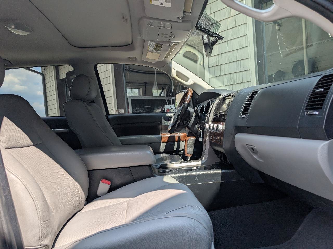 Used 2012 Toyota Tundra Limited w/ Platinum Pkg AWD/4WD image 13