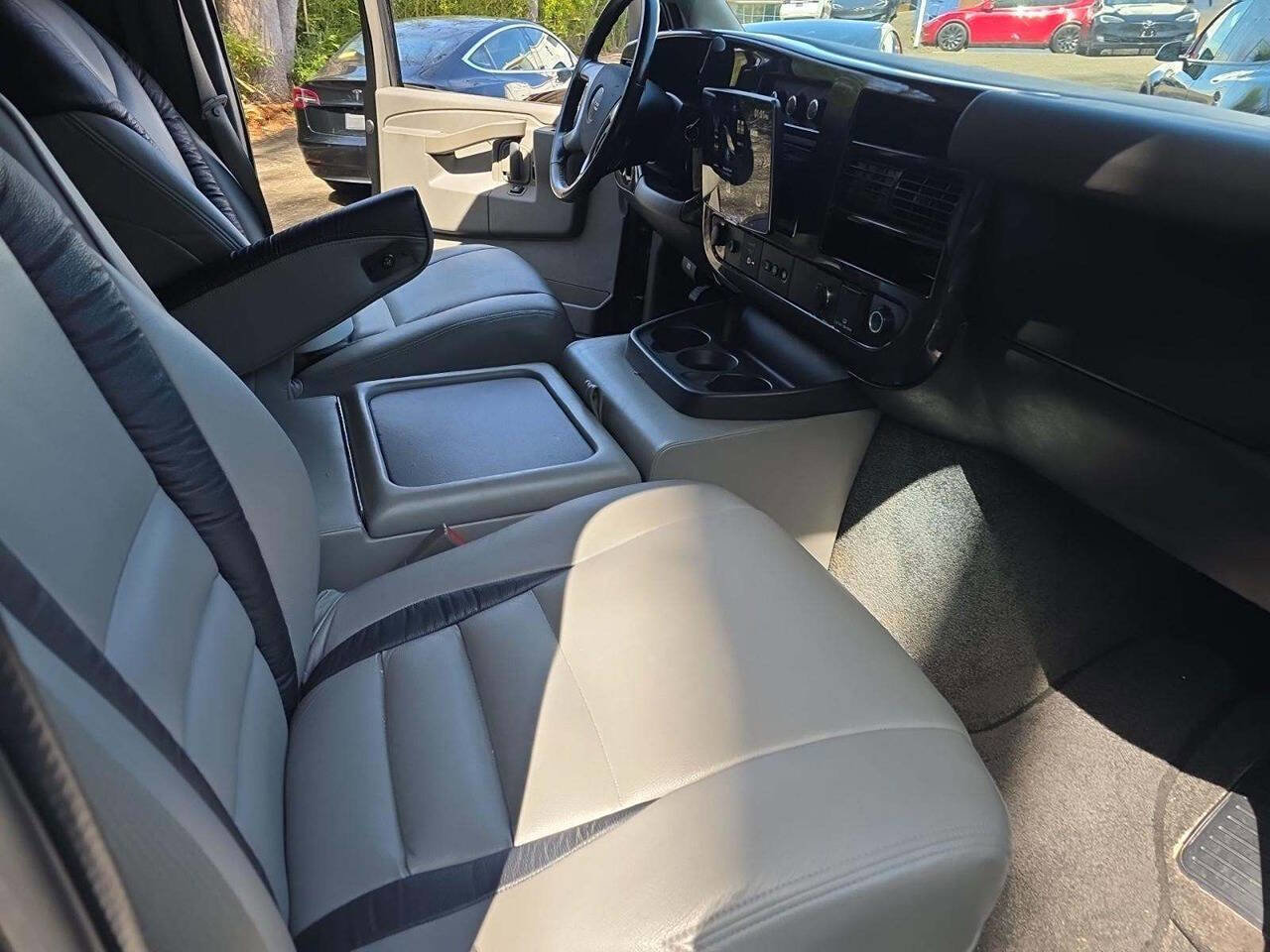 Used 2016 GMC Savana 2500 Extended RWD image 5