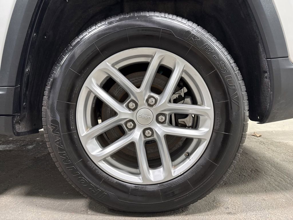 Used 2023 Jeep Grand Cherokee L Laredo w/ Luxury Tech Group I RWD image 35