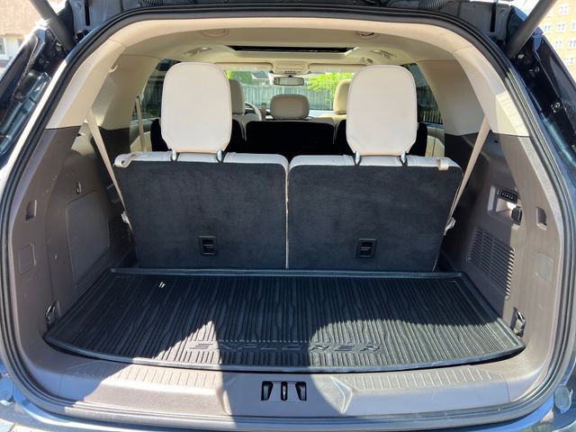 Used 2023 Ford Explorer Platinum w/ Technology Package AWD/4WD image 29