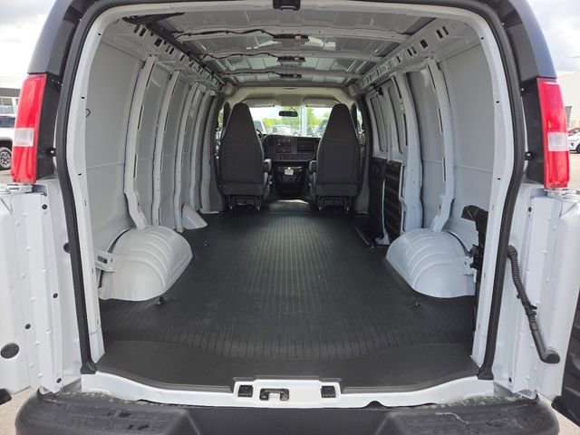 New 2026 Chevrolet Express 2500 w/ Driver Convenience Package RWD image 25