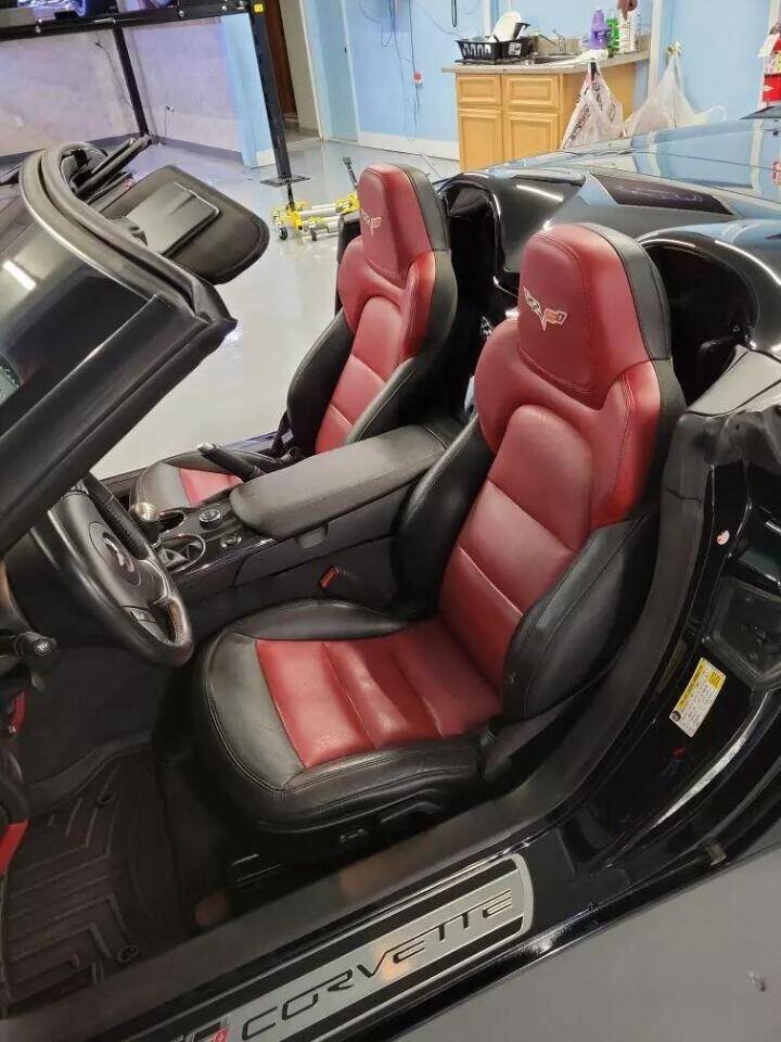Used 2013 Chevrolet Corvette 427 w/ 1SB Preferred Equipment Group RWD image 9