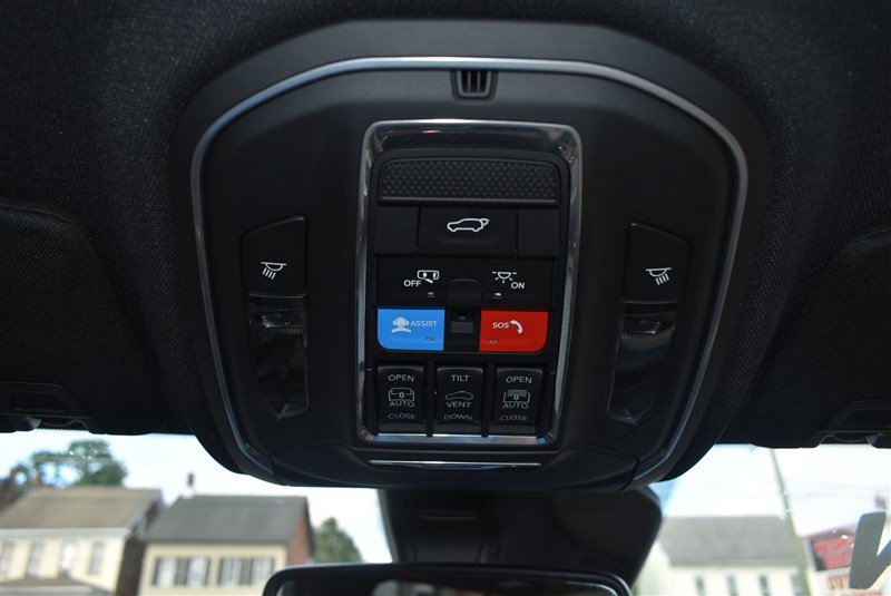 Used 2023 Jeep Grand Cherokee L Limited w/ Trailer Tow Group (B) AWD/4WD image 22