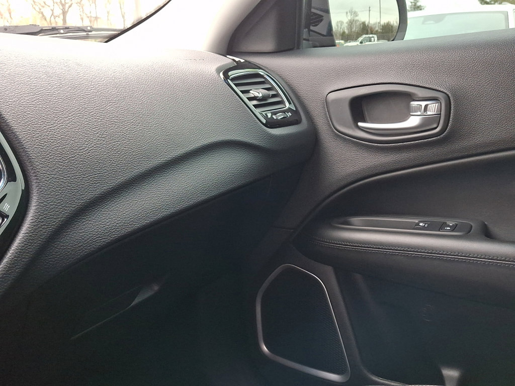 Used 2021 Jeep Compass Latitude image 30