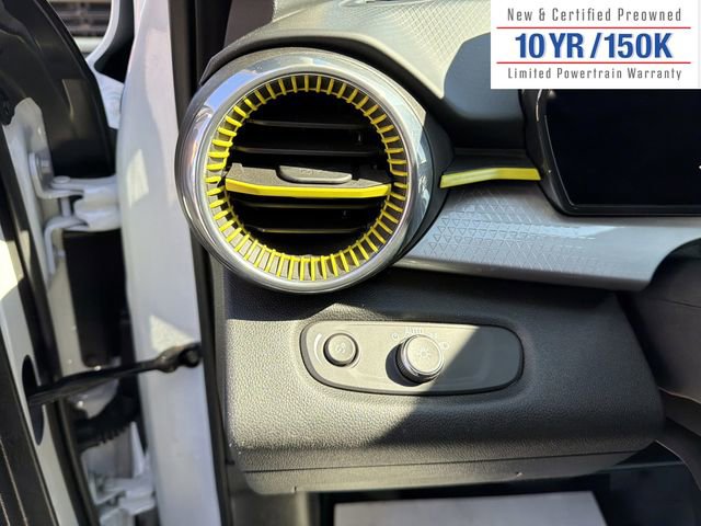 Used 2024 Chevrolet Trax LT w/ LT Convenience Package image 18