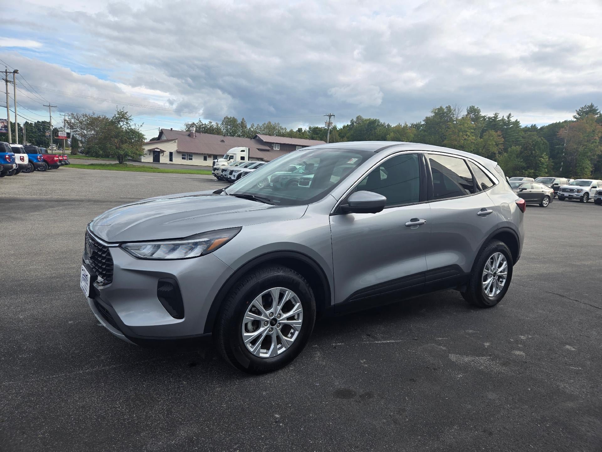 Used 2023 Ford Escape Active w/ Tech Pack #2 AWD/4WD image 4