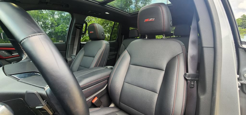 Used 2025 Chevrolet Traverse Z71 w/ LPO, Floor Liner Package AWD/4WD image 17