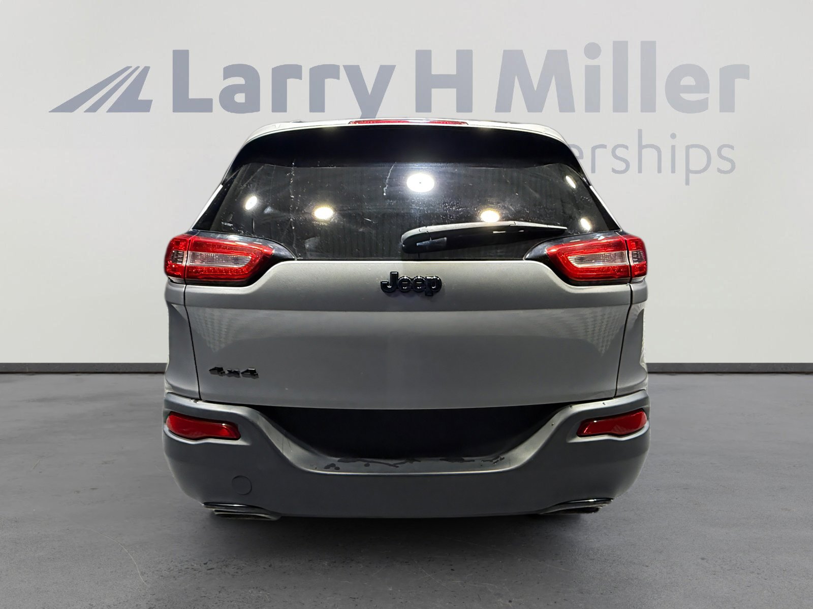 Used 2017 Jeep Cherokee Sport AWD/4WD image 4