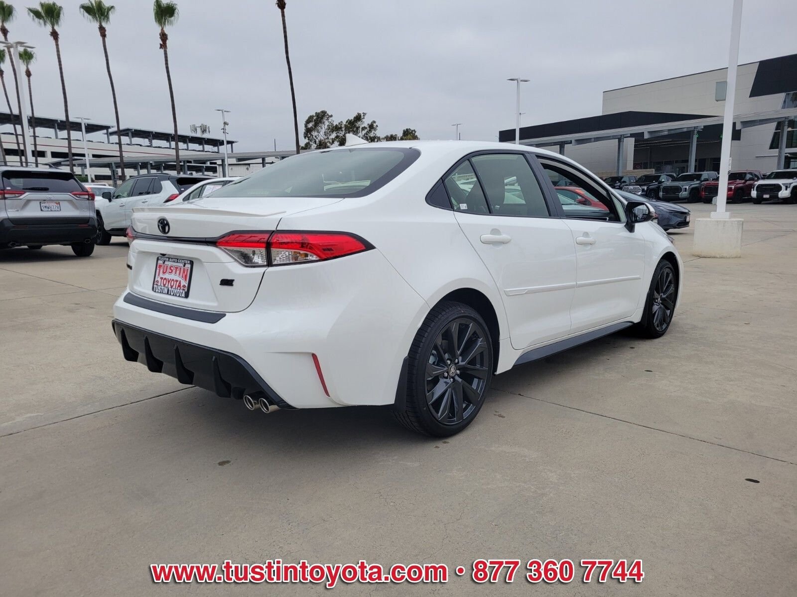 Used 2026 Toyota Corolla SE FWD image 4
