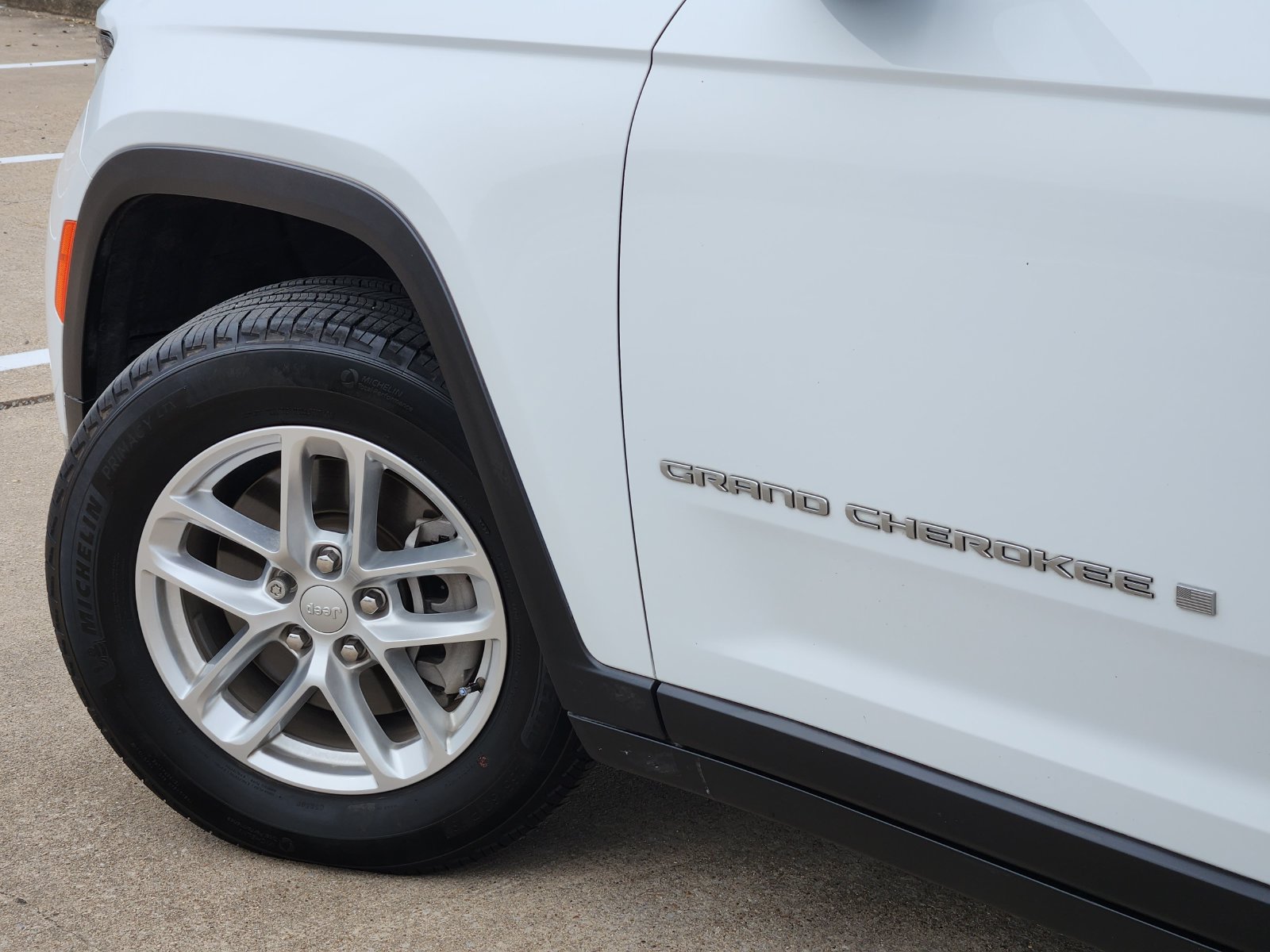 Used 2025 Jeep Grand Cherokee L Laredo w/ Luxury Tech Group I RWD image 17