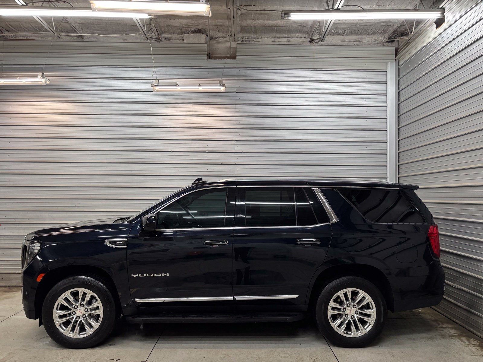 Used 2021 GMC Yukon SLT AWD/4WD image 8