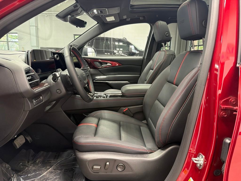 Used 2026 Chevrolet Traverse RS w/ LPO, Floor Liner Package AWD/4WD image 29