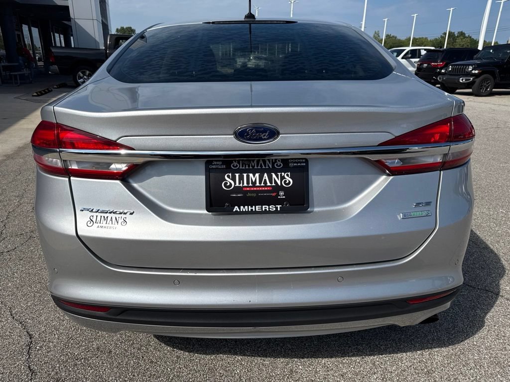 Used 2018 Ford Fusion SE w/ Fusion SE Technology Package FWD image 6