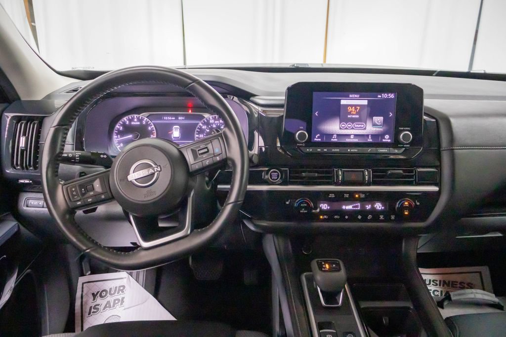 Used 2024 Nissan Pathfinder SV AWD/4WD image 16