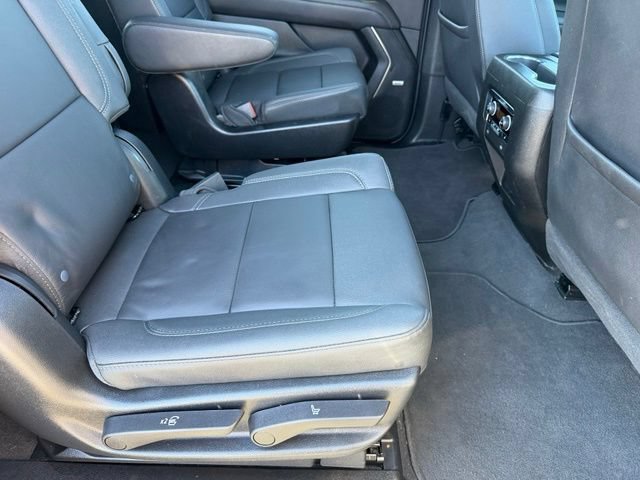 Used 2023 Chevrolet Suburban Z71 w/ Luxury Package AWD/4WD image 15