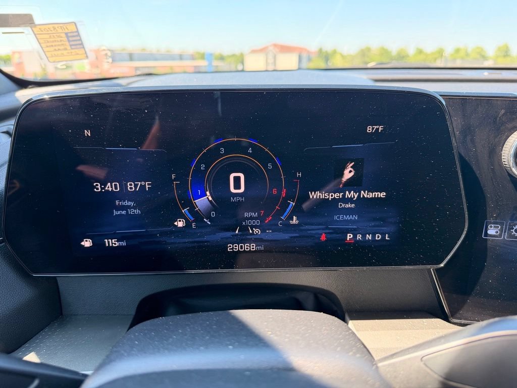 Used 2025 Chevrolet Traverse LT FWD image 18
