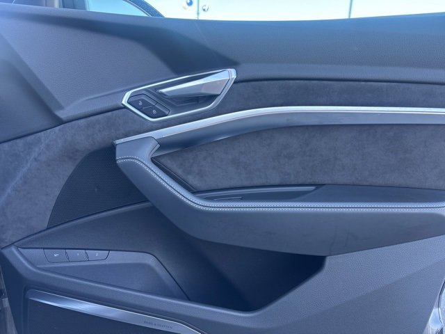 Used 2021 Audi e-tron Prestige w/ Prestige Package image 11